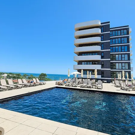 C37 - In Alezzi Odyssey Pool & Mamaia Nord