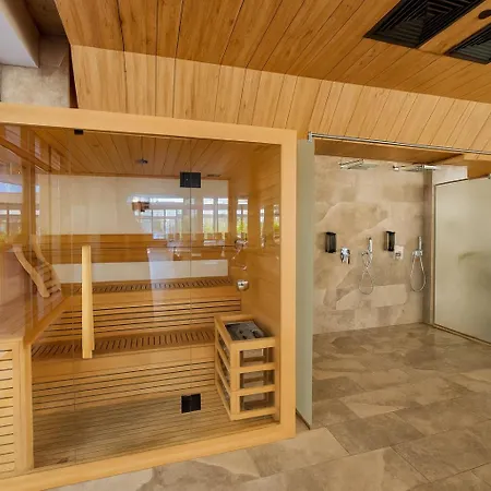 C37 - In Alezzi Odyssey Pool & Mamaia Nord Apartament 3*