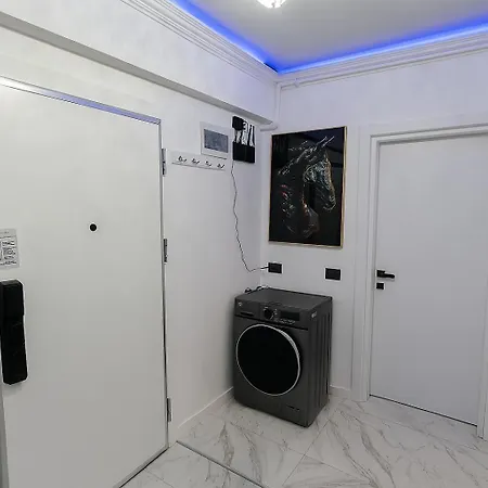 Apartament C37 - In Alezzi Odyssey Pool & Mamaia Nord 3*